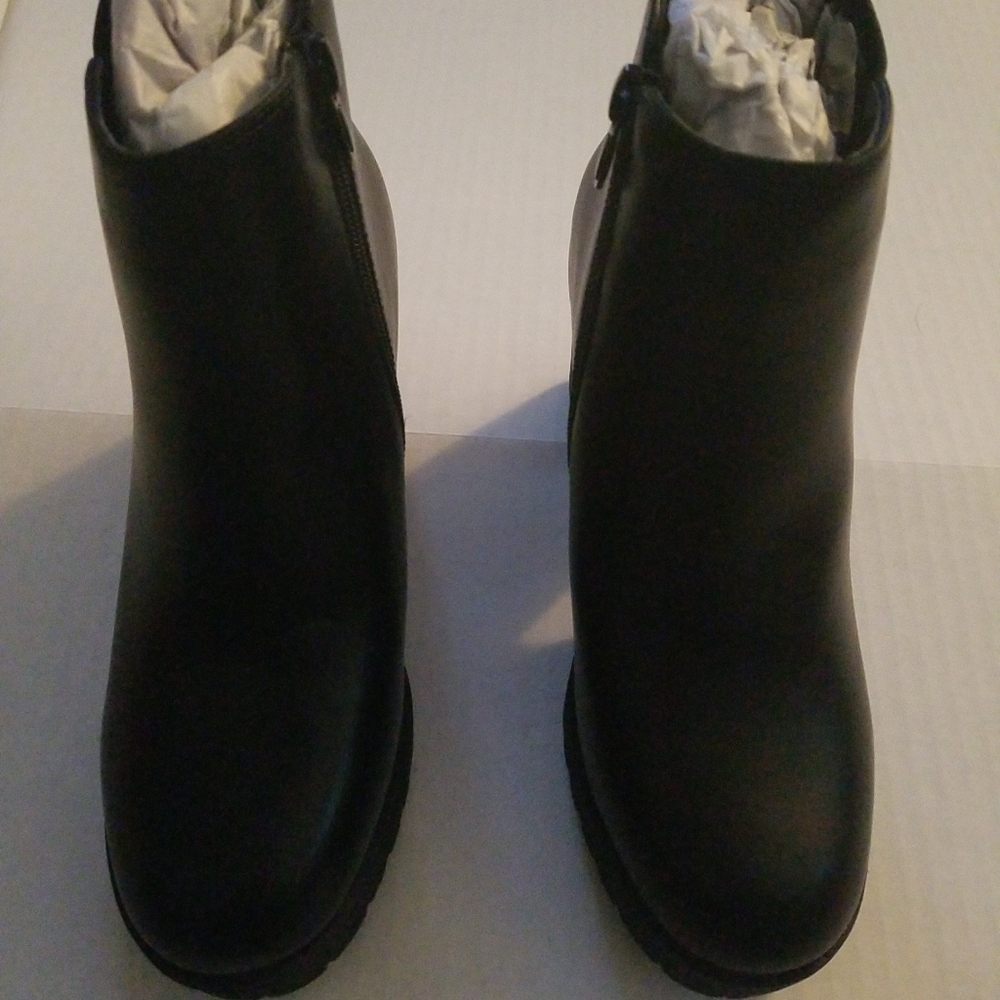 Wild Vibe Platform Chelsea Ankle Boots